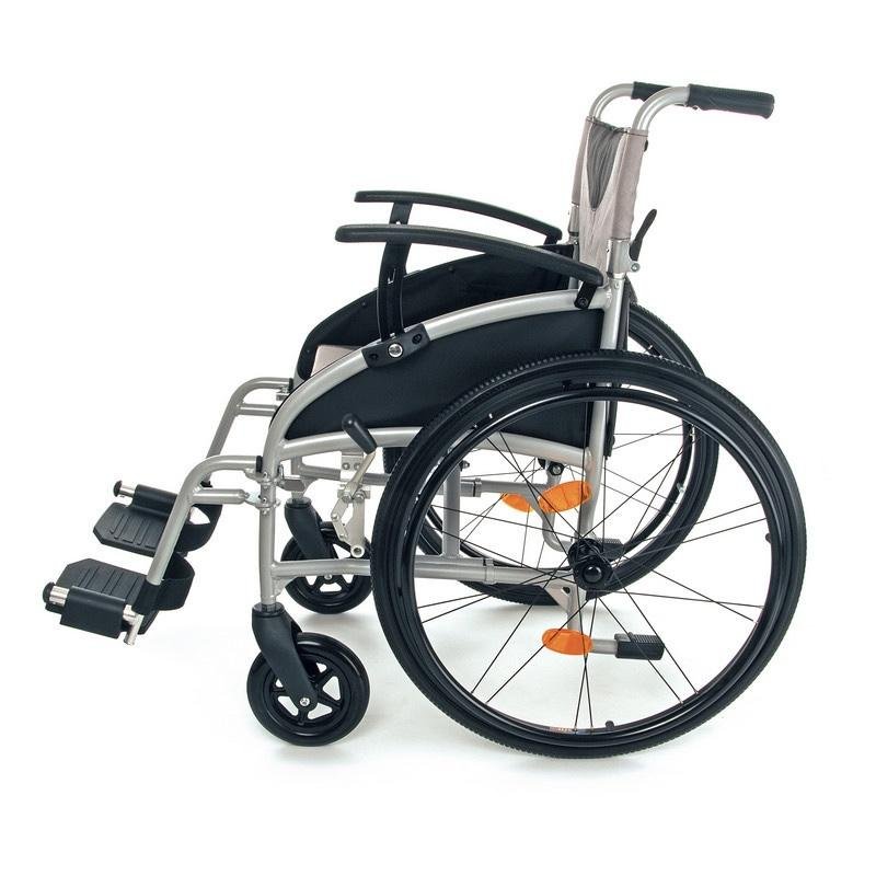 Invalidní vozík odlehčený 358-23—Šířka sedu 46cm