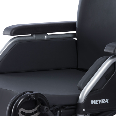 Polohovací invalidní vozík Eurochair2 Polaro 2.845—Šířka sedáku 43cm