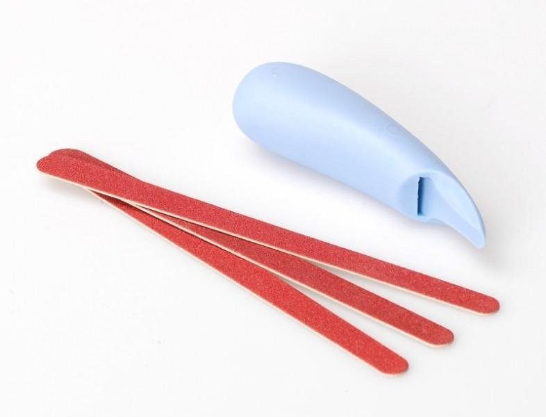 Univerzální úchyt s pilníkem na nehty