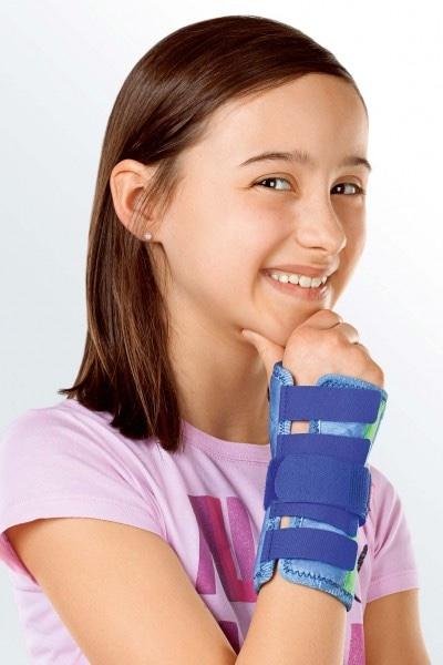 Zápěstní bandáž se stabili. dlahou Manumed Kidz—Velikost 4, Pravá