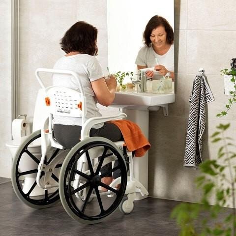 Pojízdné toaletní a sprchové křeslo Etac CLEAN 24"—Barva bílá