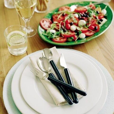 Ergonomické příbory se štíhlou prodlou. rukojetí—Nůž