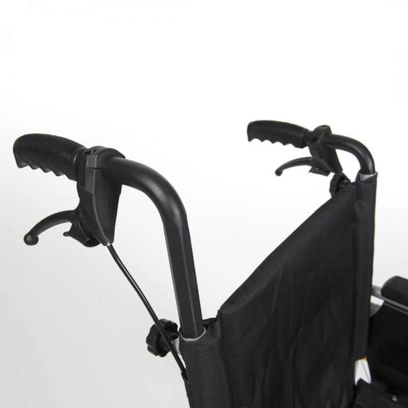 Vozík mechanický s brzdami D100—Šířka sedu 38 cm