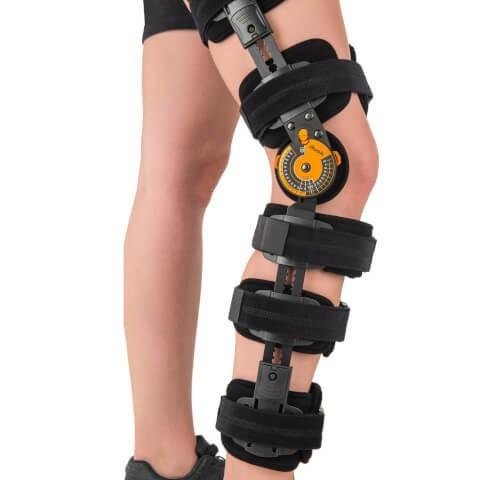 Lehká pooperační kolenní ortéza RUSH Qmed—Velikost UNI