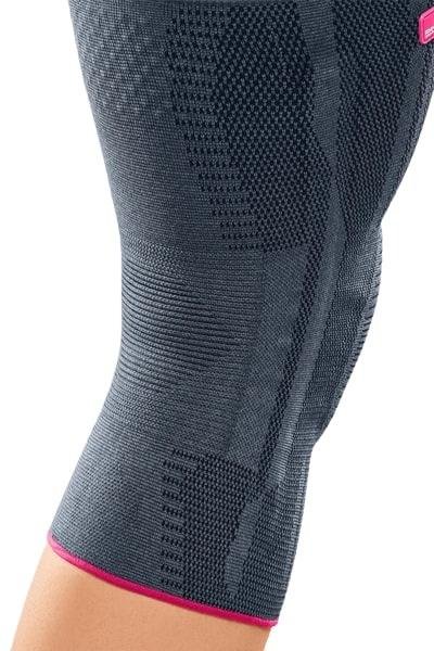 Kolenní bandáž se silikonovou pelotou Genumedi—Velikost IX, stříbrná