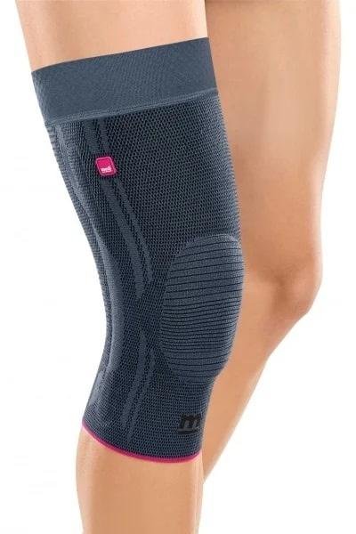 Kolenní bandáž Genumedi extrawide se silik. lemem—Velikost V, stříbrná