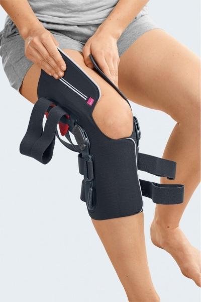 Dlouhá funkční měkká ortéza COLLAMED -M—Dlouhá funkční měkká ortéza s omezením flexe/extenze