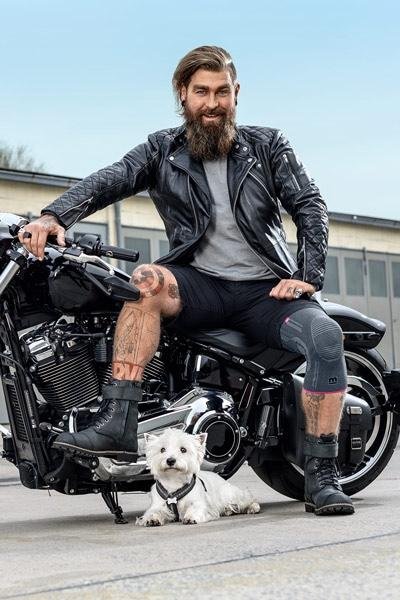 Kolenní bandáž se silikonovou pelotou Genumedi—Velikost IX, stříbrná