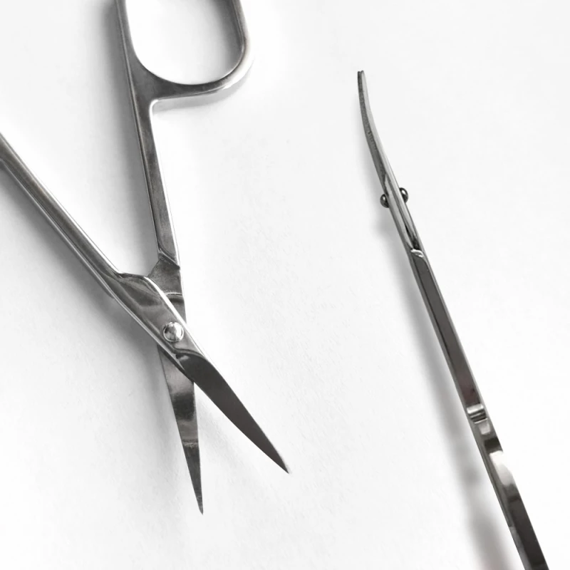 151 Nůžky záděrkové zahnuté