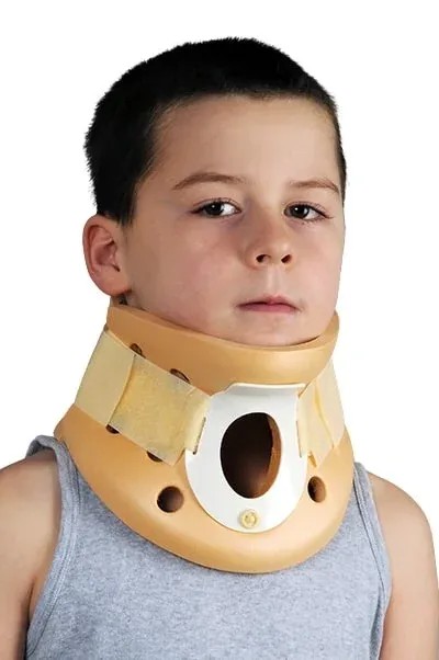 Ortex krční límec Philadelphia 015C - S, 8 cm—Dvoudílný krční límec k fixaci krční páteře s otvorem a dlahami