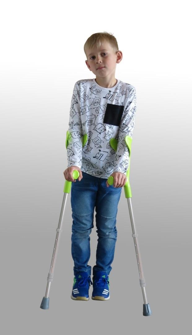 Berle francouzská dětská měkčená ELLA—Handicap-limetková/modrá