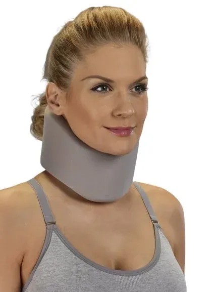 Ortex krční límec s výztuhou 015E - XL, 9,5 cm—Krční límec k fixaci krční páteře anatomický s výztuhou z polyethylenu