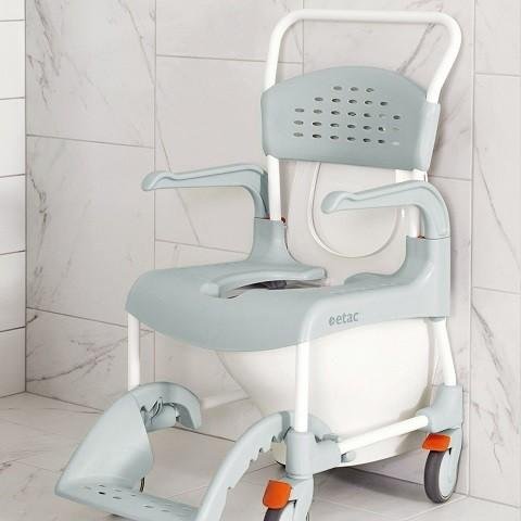 Pojízdné toaletní a sprchové křeslo Etac CLEAN—Výška sedu 55 cm, bílá barva, zadní výřez