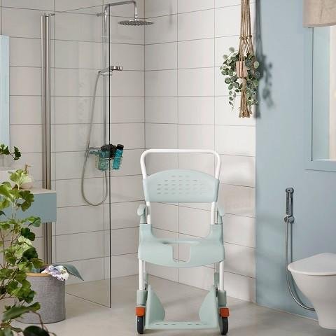 Pojízdné toaletní a sprchové křeslo Etac CLEAN—Výška sedu 49 cm, zelená barva, přední výřez