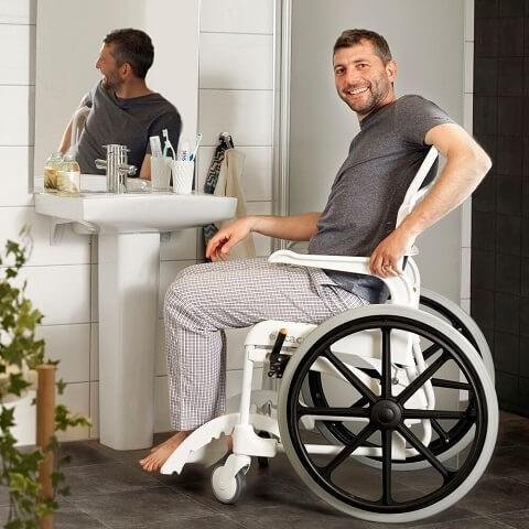 Pojízdné toaletní a sprchové křeslo Etac CLEAN 24"—Barva bílá