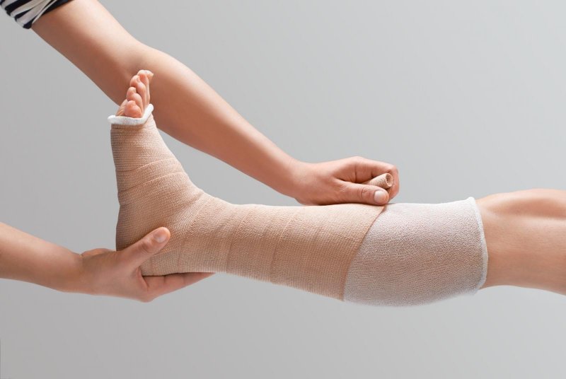Obinadlo Elastické Kompres.Perfekta Kohäsiv—10 cm x 5 m, v nataženém stavu, dlouhý tah, 1 ks