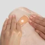 Jednodílný sáček Confidence Natural Soft Convex—Střední, uzavřený, s chlopní, otvor 13-52 mm, 10 ks