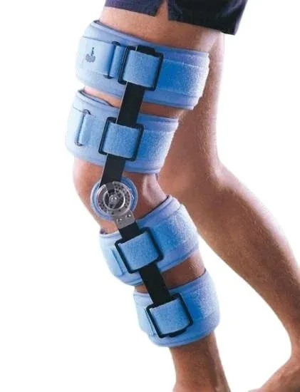 Ortéza kolenní 4139 UNI—Dlouhá s nastavitelným kloubem