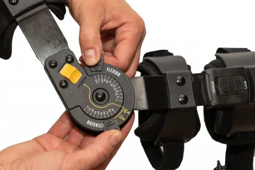 Ortéza loketního kloubu AT53009—Nastavitelná, pravá