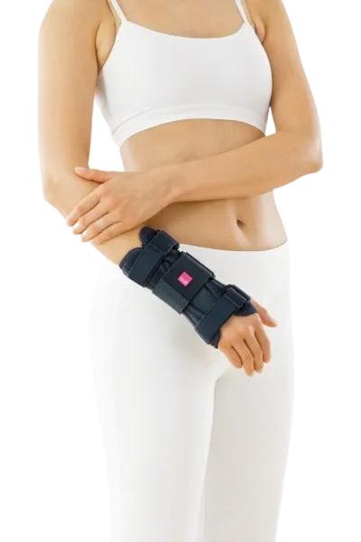 Bandáž zápěstí s dlahou Manumed—Velikost III, černá, pravá