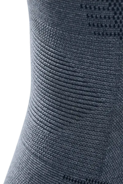 Kolenní bandáž se silikonovou pelotou Genumedi—Velikost VII, stříbrná