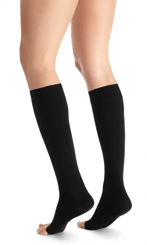 Kompresní lýtkové punčochy JOBST Opaque - VI—Běžná délka, černá barva, bez špice