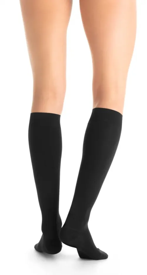 Kompresní lýtkové punčochy JOBST Ultra sheer - VI—Běžná délka, černá barva, se špicí