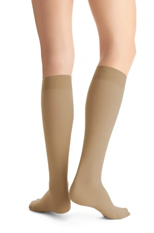 Kompresní lýtkové punčochy JOBST Opaque - V—Běžná délka, tělová barva, se špicí