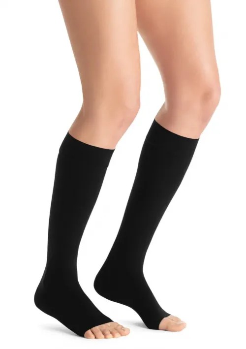 Kompresní lýtkové punčochy JOBST Opaque - IV—Běžná délka, černá barva, bez špice