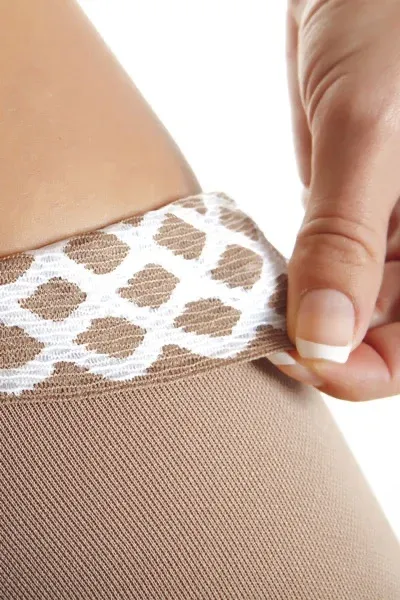 Stehenní punčochy s krajkou MAXIS MICRO (II.KT)—Velikost 8, barva bronz, délka normal, bez špice