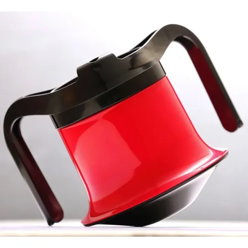 Ergonomický hrnek s pítkem HA 4267—Červená barva